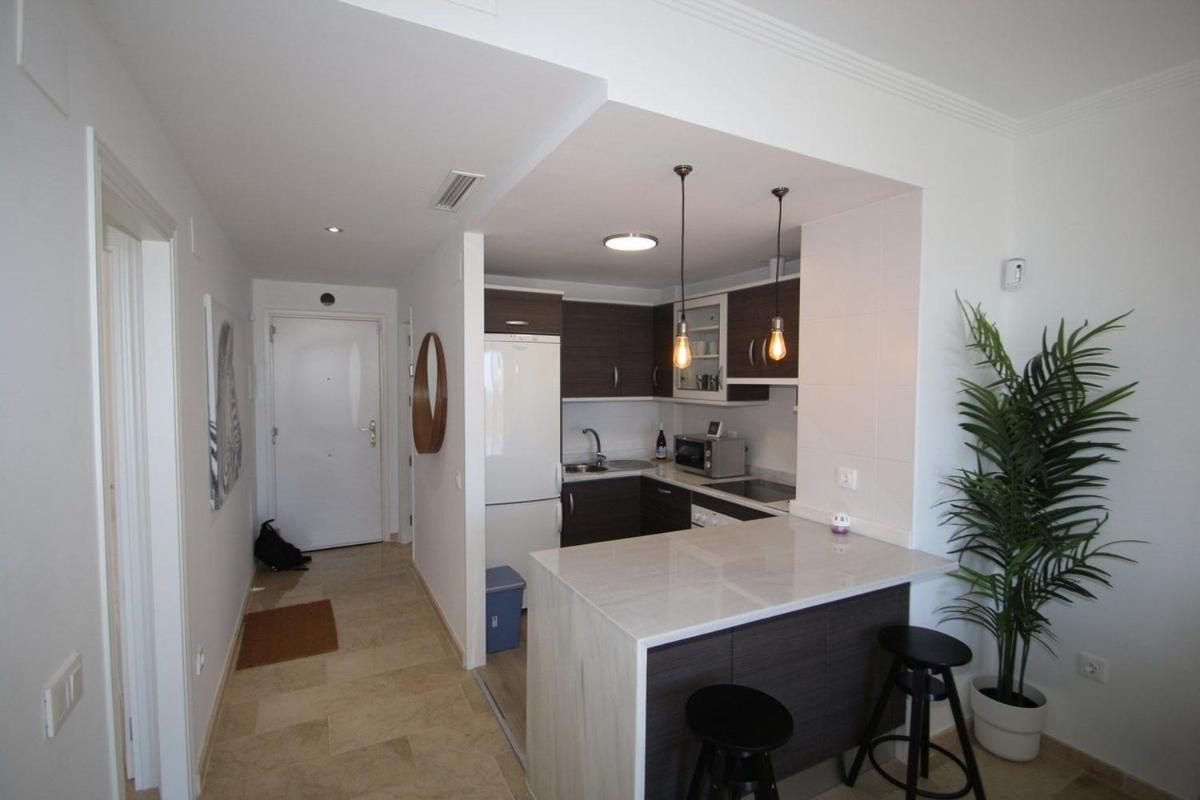 Small Oasis Nelson Mandela Apartment With Sea View, Two Bedrooms, Parking, Terrace And Pool Manilva Exteriör bild
